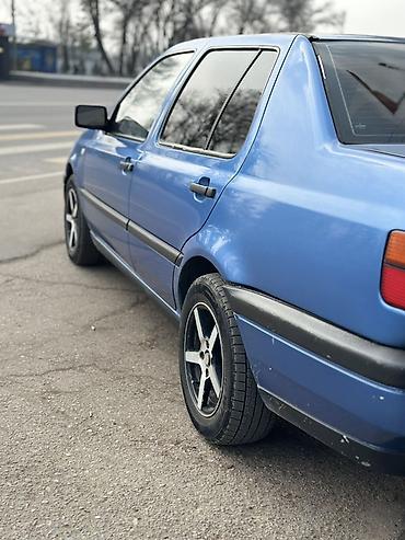 a8 d2: Volkswagen Vento: 1993 г., 1.8 л, Механика, Седан — 2