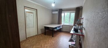 40 лет киргизии: 2 комнаты, 40 м², Индивидуалка, 2 этаж, Старый ремонт