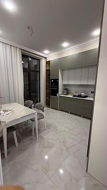 baki ev satisi: 3 otaqlı, 135 kv. m, Yeni təmirli — 2