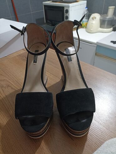 crne antilop čizme na petu: Sandale, Zara, 39