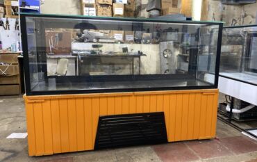 Paltaryuyan maşınlar: Şüşə vitrinli soyuducu satışda. - İstifadə sahəsi: kafe, restoran