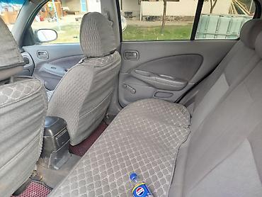сапат бетон: Nissan Almera: 2003 г., 1.5 л, Кол менен иштөөчү, Бензин, Хетчбек — 4