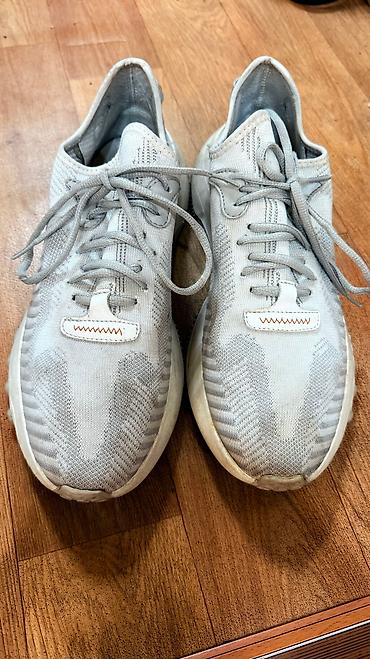 Кроссовки и спортивная обувь: Продаю мужские кросовки 42 размера ( большимерят на 43-44) В отличном — 4