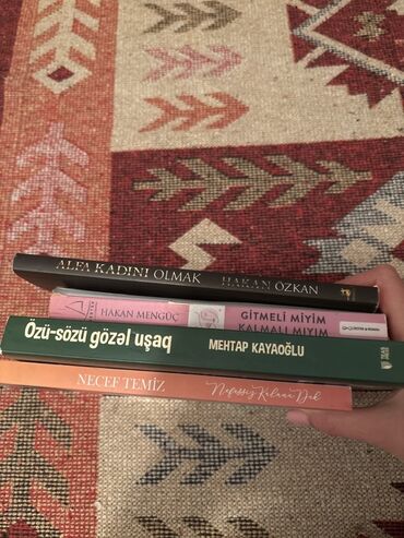 Digər kitablar və jurnallar: Bu dəstə Hakan Özkanın "Alfa Qadını Olmaq", Hakan Mengücün