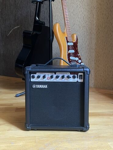 Bıçaqlar: Gitara gücləndiricisi, Yamaha, 15 Vt
