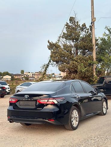 тайота в: Toyota Camry: 2021 г., Автомат, Гибрид, Седан — 8