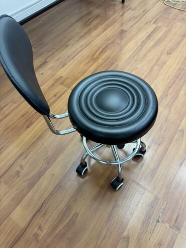 кресло удобное: Кресло-табурет на колесиках с регулируемой высотой и спинкой