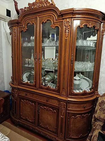 Bufetlər: Klassik üslubda böyük vitrin-bufet - Material: təbii ağac əsaslı — 2