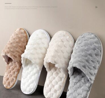 Домашние тапочки: Тапочки унисекс, представленные в различных вариантах: из тисненой — 1