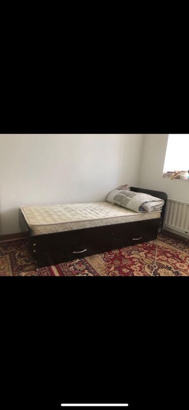 Односпальные кровати: Односпальная кровать, Б/у, С матрасом, Дерево, длина - 200 см