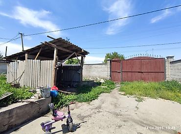 Продажа коттеджей и домов: Продаётся дом, в пос. Манас, рядом с трассой, участок 6,6с.(17*40м.) — 5