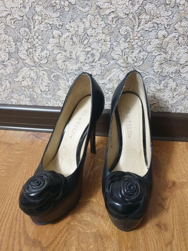 вечерние женские туфли: Туфли 35, цвет - Черный