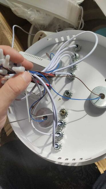 Elektrik işləri: Evlərdə və ofislərdə bütün növ elektrik işlərinin görülməsi