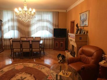 Uzunmüddətli kirayə mənzillər: Mənzil kirayə verilir. 3 otaq, 11.9 mərtəbə, 125 kv. Mənzil xətai — 1