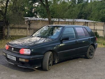 срочно продаю машину бишкек: Volkswagen Golf: 1993 г., 1.8 л, Механика, Газ, Хэтчбэк