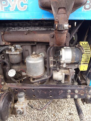 Traktorlar: Belarus 82.1 traktor - 4x4 (ön aparıcı) təkər formulu - Kabinli — 13