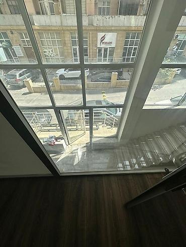 55 yas is ilanlari: İcarəyə verilir obyekt 135 m², Elmlər Akademiyası m. 2 500 AZN/ay 135 — 9