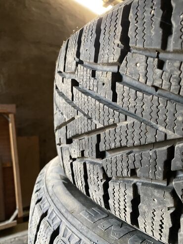 Шины: Шины 235 / 55 / R 18, Зима, Б/у, Комплект, Корея, Roadstone