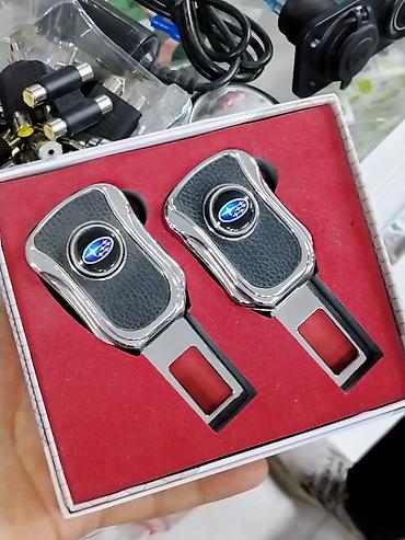 Пара заглушек для ремней безопасности с логотипом Subaru в подарочной