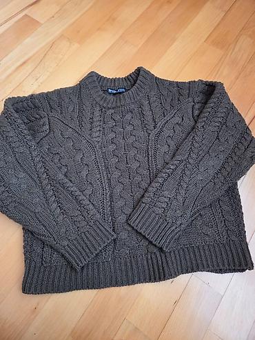 Toxunma sviter(Bershka) Reng-xaki Ölçü-S Az geyinilib,ela