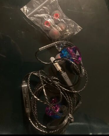 Qulaqcıqlar: Yeni Simli Qulaqcıqlar, QKZ, rəng - Bənövşəyi -da lalafo.az — 2 Qulaqcıqlar: Yeni Simli Qulaqcıqlar, QKZ, rəng - Bənövşəyi — 2