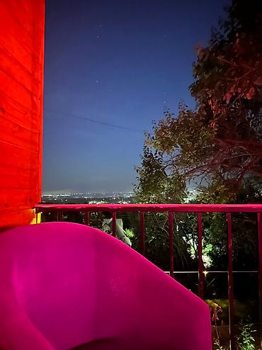 Аренда отелей и хостелов: Дачный гостевой домик с баней на Панораме 2 спальные комнаты Гостиная — 12