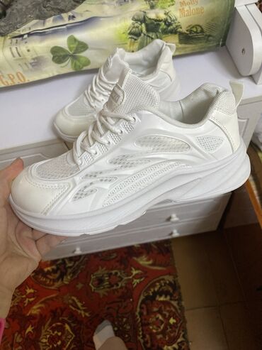 Women's Sneakers and athletic shoes: Кроссовки, 36, 36.5, Новый, цвет - Белый — 9