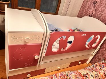 oğlanlar üçün hədiyyələr: Oğlan və qız üçün, İşlənmiş, Dördbucaq, Beşik, Dəst ilə, Matras ilə, Yellənmə mexanizm ilə