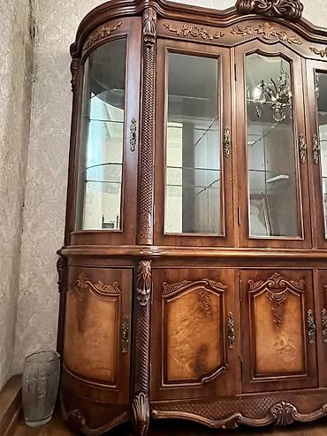 Bufetlər: Klassik dizaynlı vitrin-buffet şkaf - Material: massiv ağac və təbii — 3