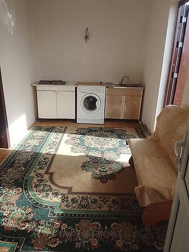 Uzunmüddətli kirayə evlər: Kirayə üçün 2 otaqlı orta təmirli həyət evi. Yeni Suraxanida. Əşyalari — 3