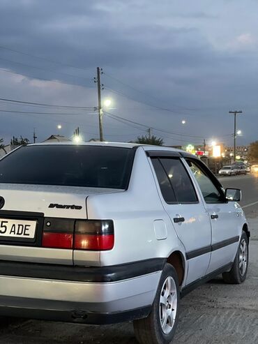 Volkswagen: Volkswagen Vento: 1995 г., 1.6 л, Механика, Бензин, Седан — 3