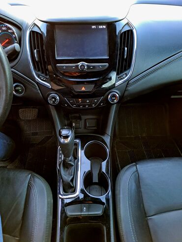 Chevrolet: Chevrolet Cruze: 1.4 l | 2017 il 136500 km Sedan — 4