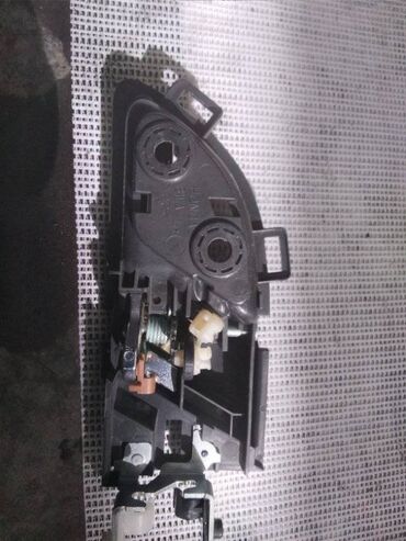 Двигатели, моторы и ГБЦ: Задняя левая дверная ручка Дверная ручка Honda