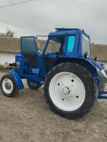 Traktorlar: BELARUS 80.1 təkərli traktor Xüsusiyyətlər: - Güclü dizel mühərrik — 12