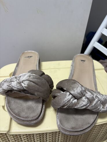 Босоножки, сандалии, шлепанцы: Босоножки, 42, H&M, Б/у, цвет - Серый, Самовывоз, Платная доставка