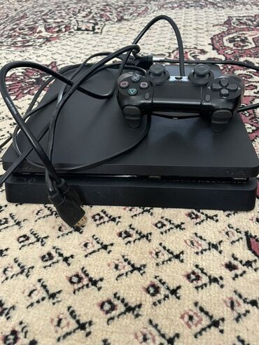 купить джойстик пс4: Игровая консоль Sony PlayStation 4 черного цвета. В комплект входит