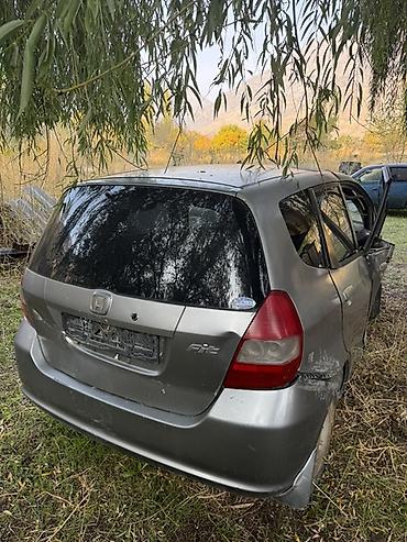 авто аккумуляторы бишкек: Honda Fit (хэтчбек), серебристый, 5 дверей. Документ жок только на — 1