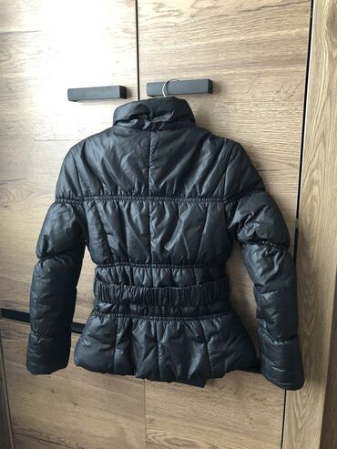 детское куртки: Куртка чёрная 7-10лет для девочек в хорошем состоянии