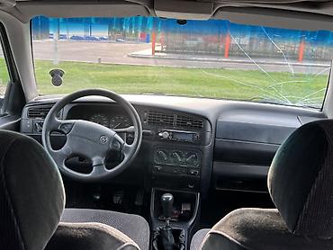 Volkswagen: Volkswagen Vento: 1994 г., 1.8 л, Механика, Бензин, Седан — 4