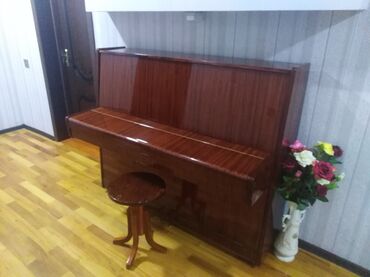 belarus pianino: Piano, Ünvandan götürmə