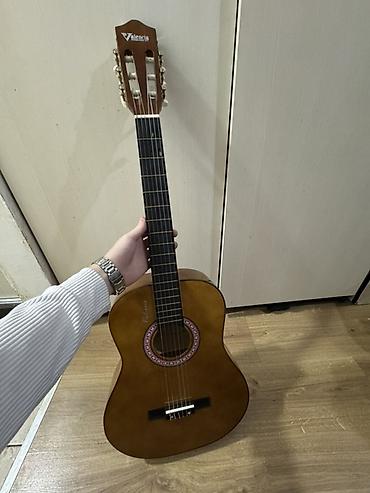 valencia gitara: Valencia klassik gitara – model VQ-4/4M - Korpus: klassik forma — 3
