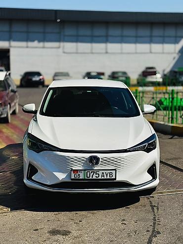 yan up: Changan Eado Plus: 2022 г., 1.2 л, Робот, Электромобиль, Седан — 1