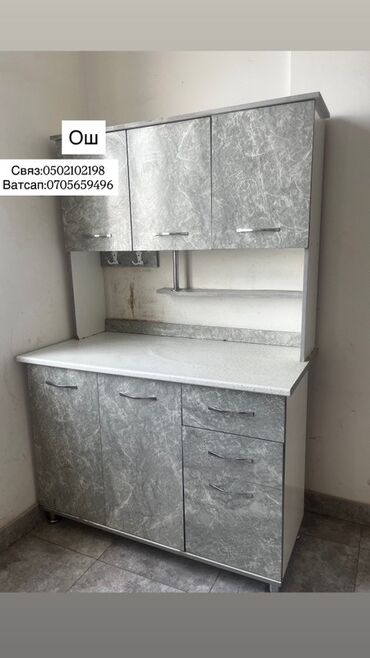 высокий стол: Кухонный гарнитур с верхними и нижними модулями в сером «каменном»