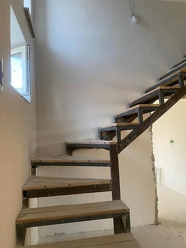 Продажа коттеджей и домов: Продаётся двухэтажный дом с мансардной крышей. Пошаговой доступности — 4