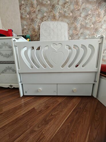 Beşiklər: Oğlan və qız üçün, İşlənmiş, Dördbucaq, Beşik, Dəst ilə, Matras ilə, Yellənmə mexanizmsiz lalafo.az -da Beşiklər: Oğlan və qız üçün, İşlənmiş, Dördbucaq, Beşik, Dəst ilə, Matras ilə, Yellənmə mexanizmsiz