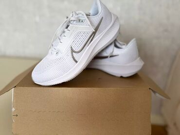 ağ ayaqqabılar: Nike pegasus 40 modeli.Original!!!Ag reng,Razmer 39.Giymet 150 manat