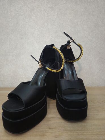 Женская обувь: 38, цвет - Черный, Новый