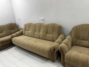 продаю старый мебел: Комплект мягкой мебели, Б/у, Самовывоз, цвет - Коричневый