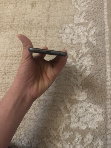 Apple iPhone: IPhone 7, Qara, Barmaq izi — 5