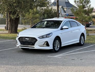 срочно продам авто в связи с переездом: Hyundai Sonata: 2019 г., 2 л, Автомат, Газ, Седан
